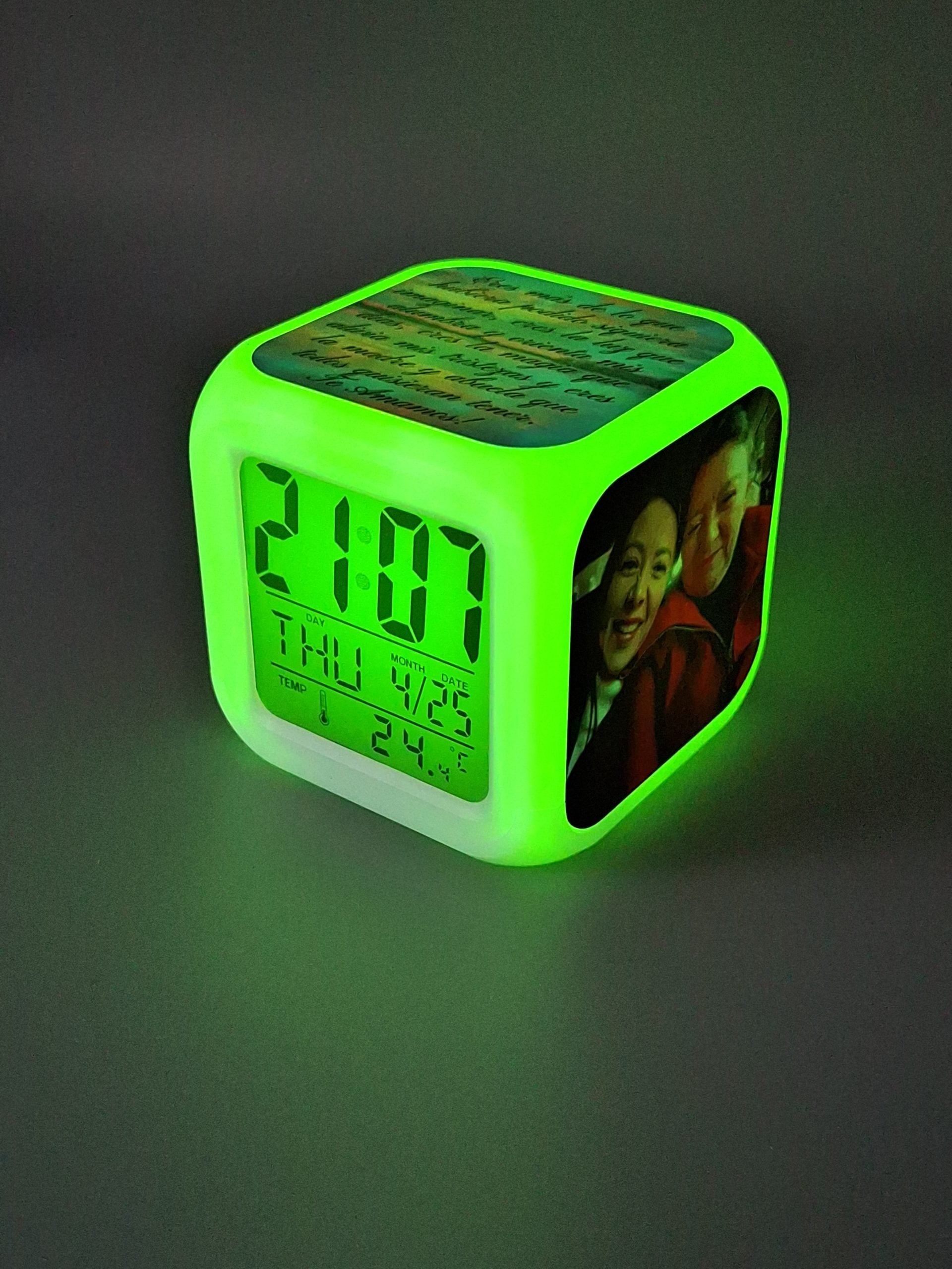Reloj despertador personalizable